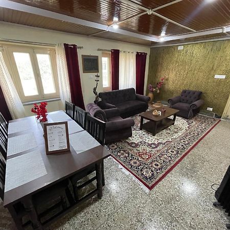 Khwaab Gah By The Khayabaan-Homestay Apartments Fully Furnished With Functional Kitchen, Wifi & Parking In City Centre Srīnagar Exterior foto